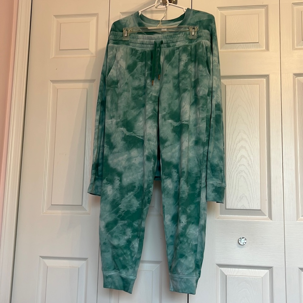 Old Navy Green tie dye sweatsuit